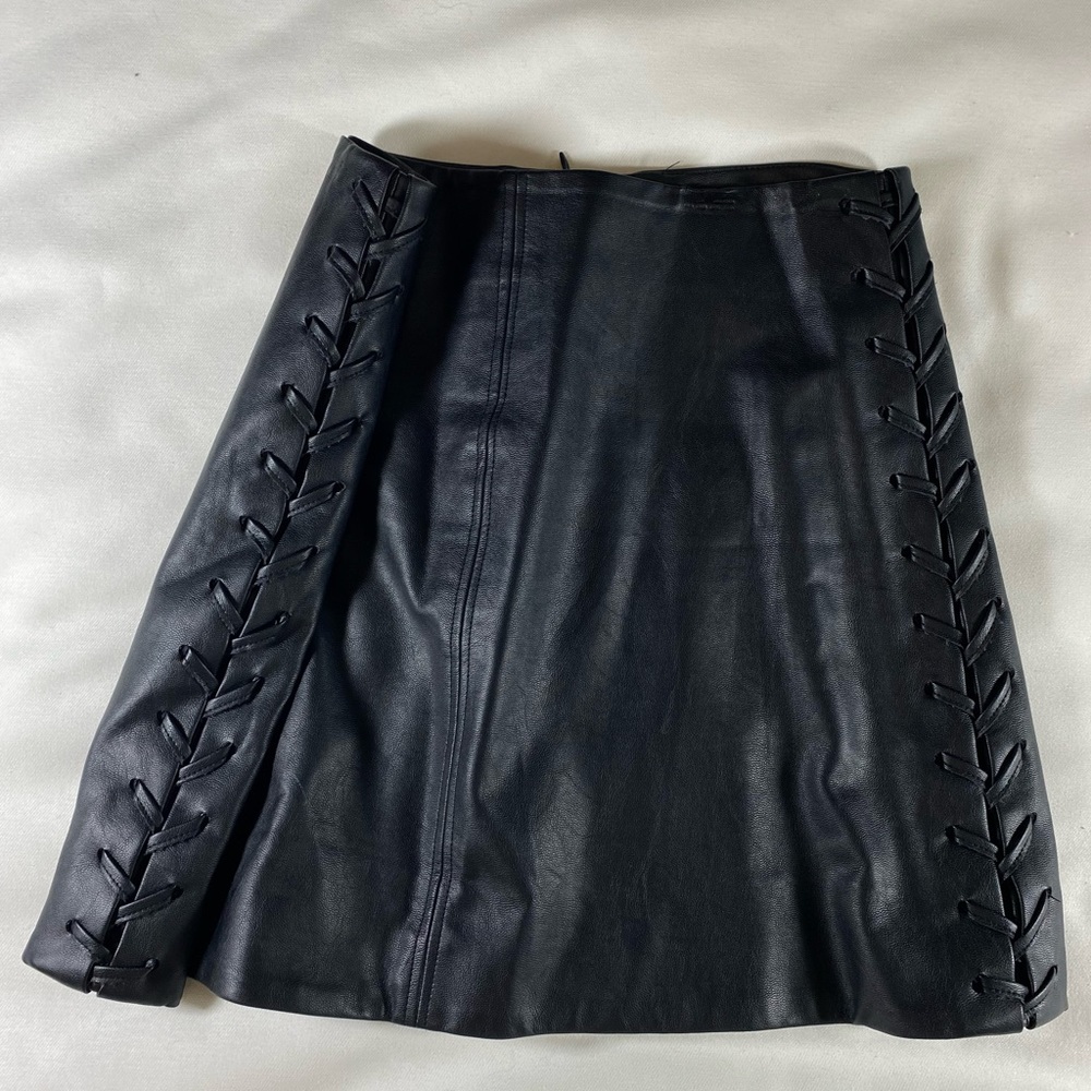 Black leather skirt with fun details S